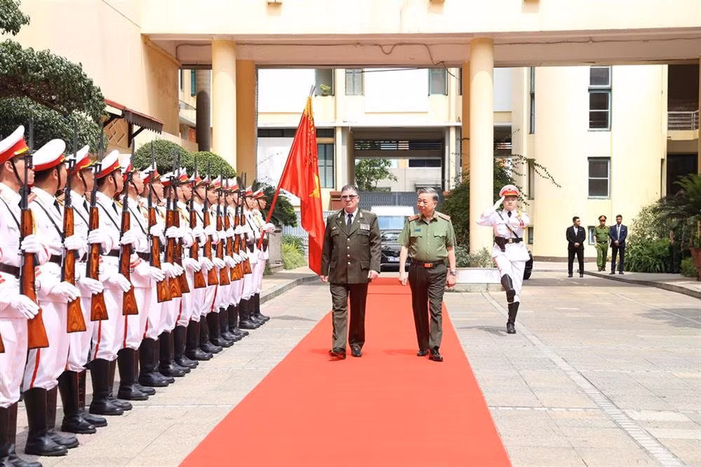 Minister To Lam hosts talks with Cuban Minister of Interior -0
