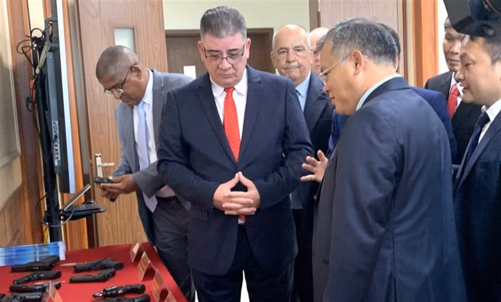 Cuban Minister of Interior visits Security Industrial Park in Hanoi -0