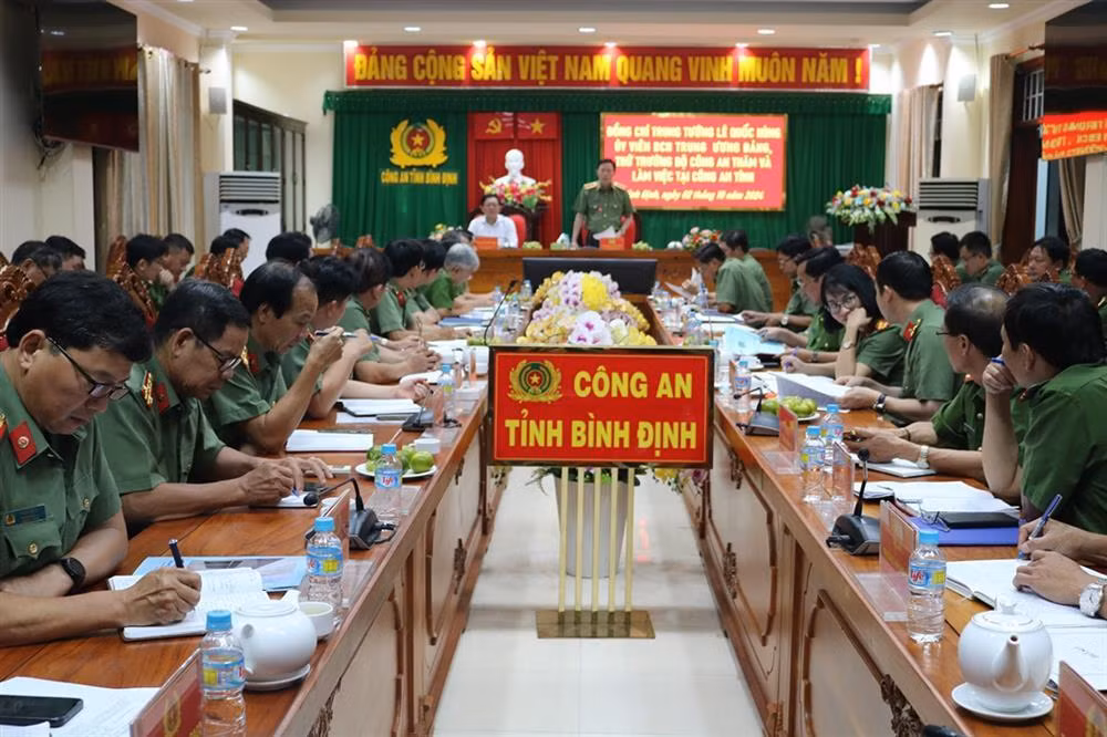 Deputy Minister Le Quoc Hung works with Binh Dinh Provincial Police Department -0