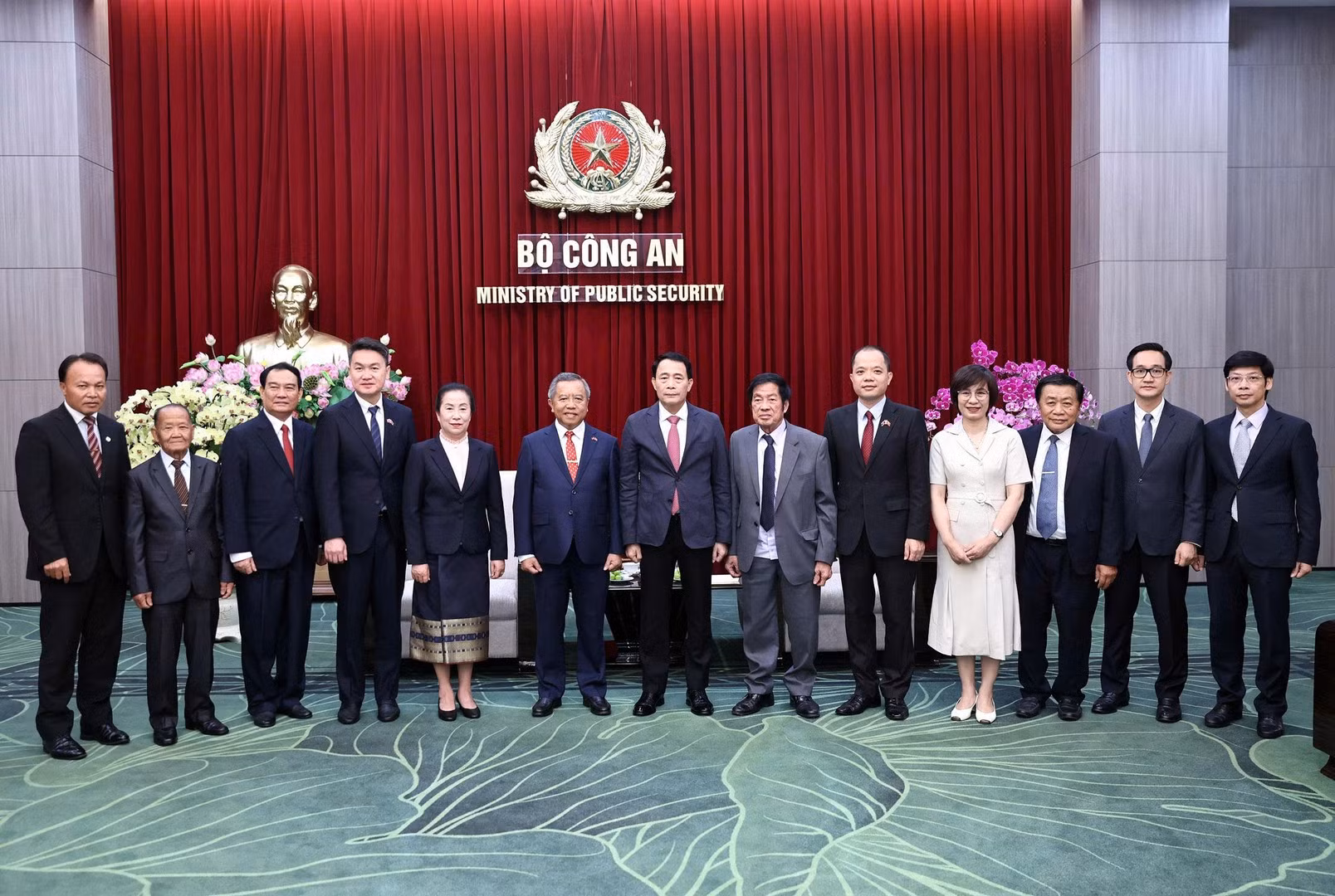Strengthening cooperation between Vietnamese and Lao Public Security Forces -0