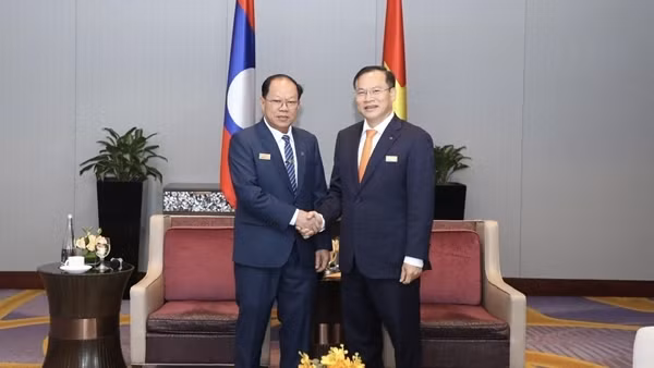 Deputy Minister Nguyen Van Long commends Nghe An Provincial Police Department for dismantling military weapons trafficking network ảnh 2