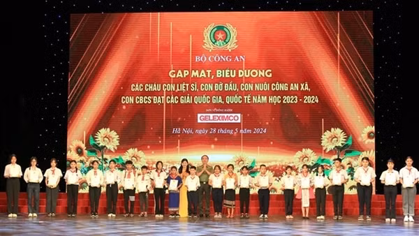 Senior Lieutenant General Luong Tam Quang appointed as new Minister of Public Security ảnh 3