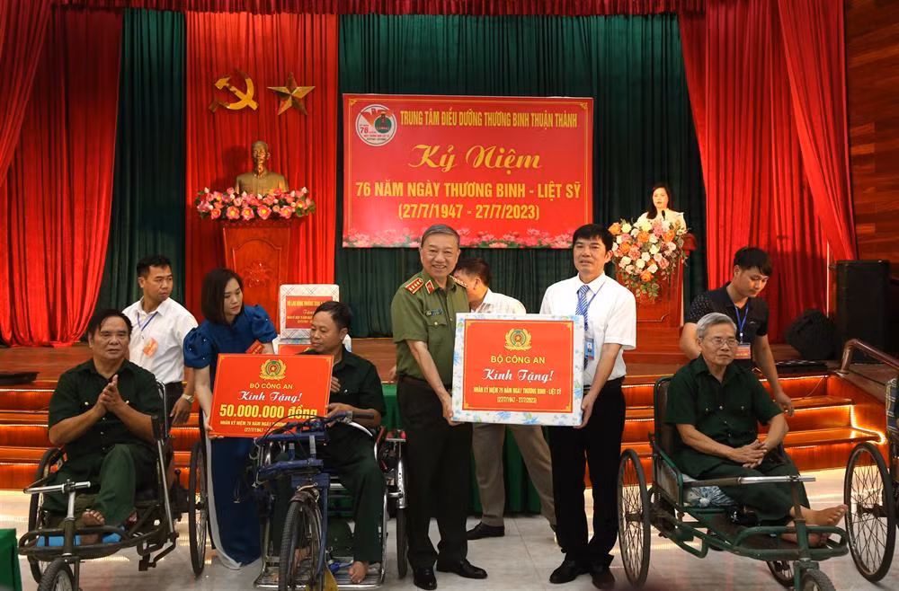 Minister To Lam visits Thuan Thanh War Wounded Veteran Nursing Center -0
