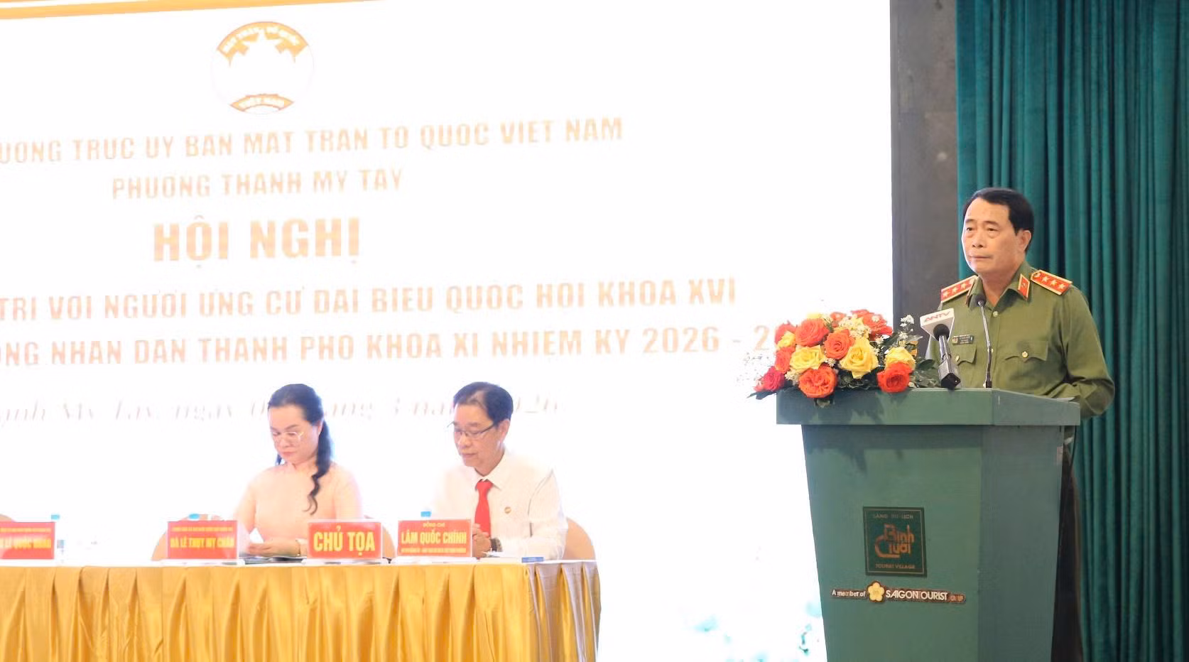 Deputy Minister Le Quoc Hung meets voters in Ho Chi Minh City -0