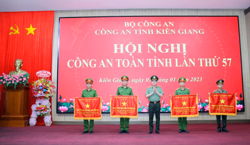 Kien Giang Police reviews performance of tasks -0