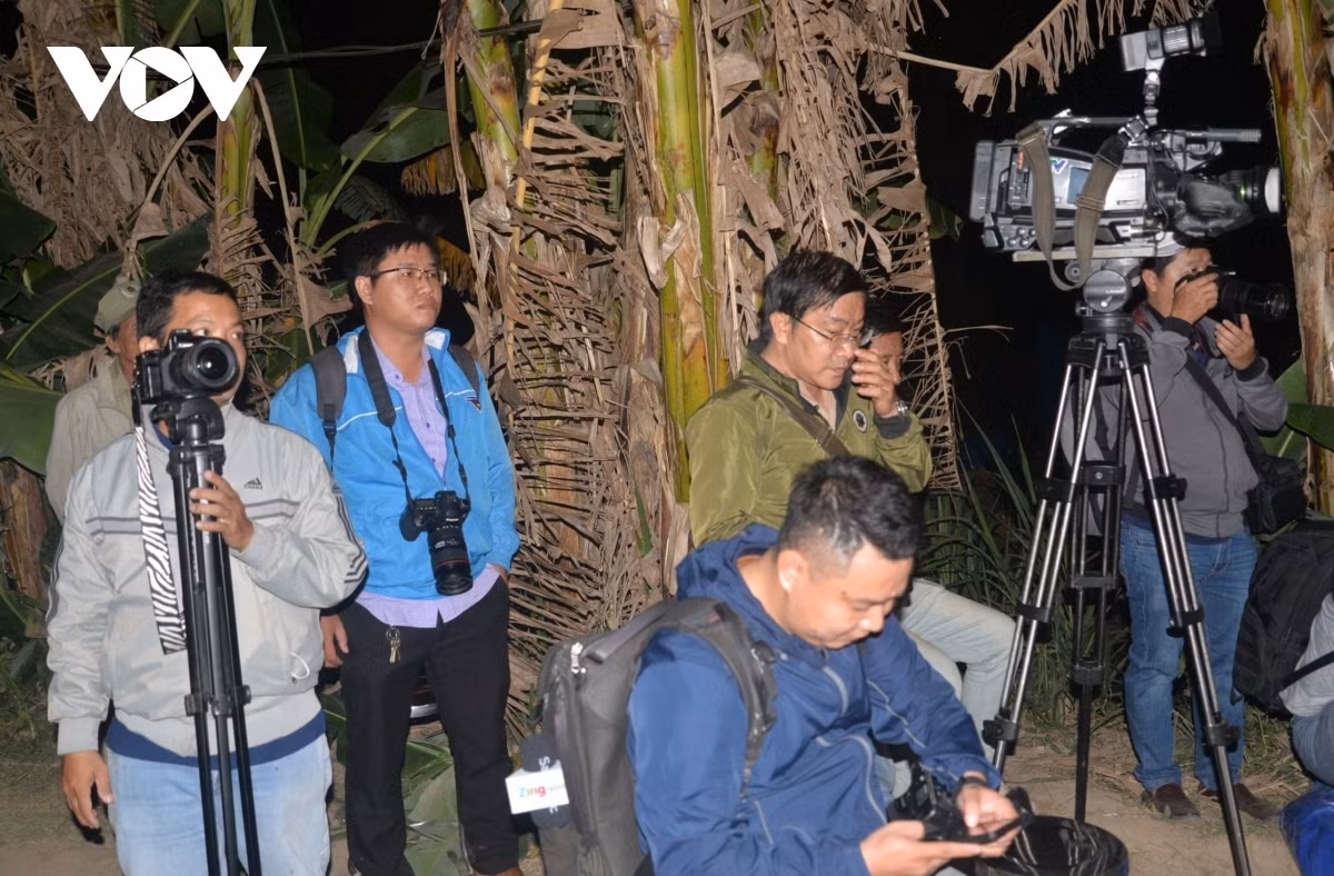 Slim hope rests as rescue efforts go on for boy falling 35m deep into concrete pillar -3