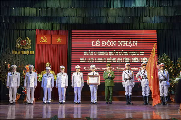Dien Bien Provincial Police Department receives Third Class Military Merit Medal -0