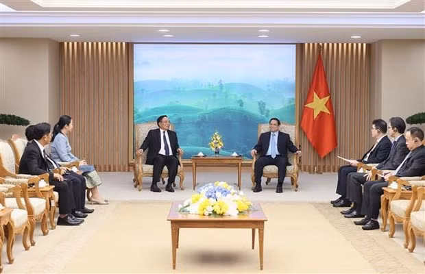 Vietnam gives highest priority to developing ties with Laos: PM -0