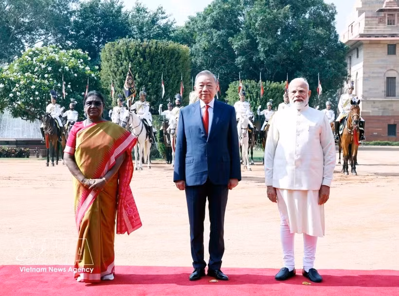 Official welcome ceremony held for top Vietnamese leader in New Delhi -0