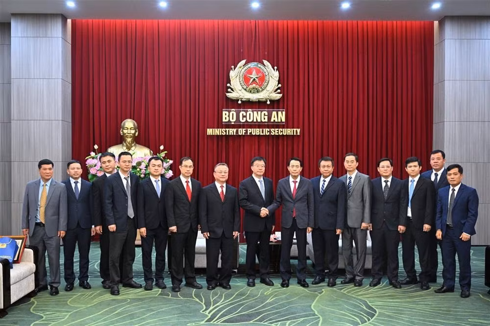 Deputy Minister Le Quoc Hung receives Secretary of Guangxi Political and Legal Affairs Commission, China -0