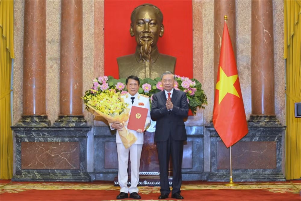 Minister Luong Tam Quang promoted to General rank -0
