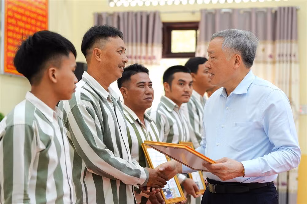 Permanent Deputy PM Nguyen Hoa Binh attends ceremony announcing president’s amnesty decision at A2 Prison -0