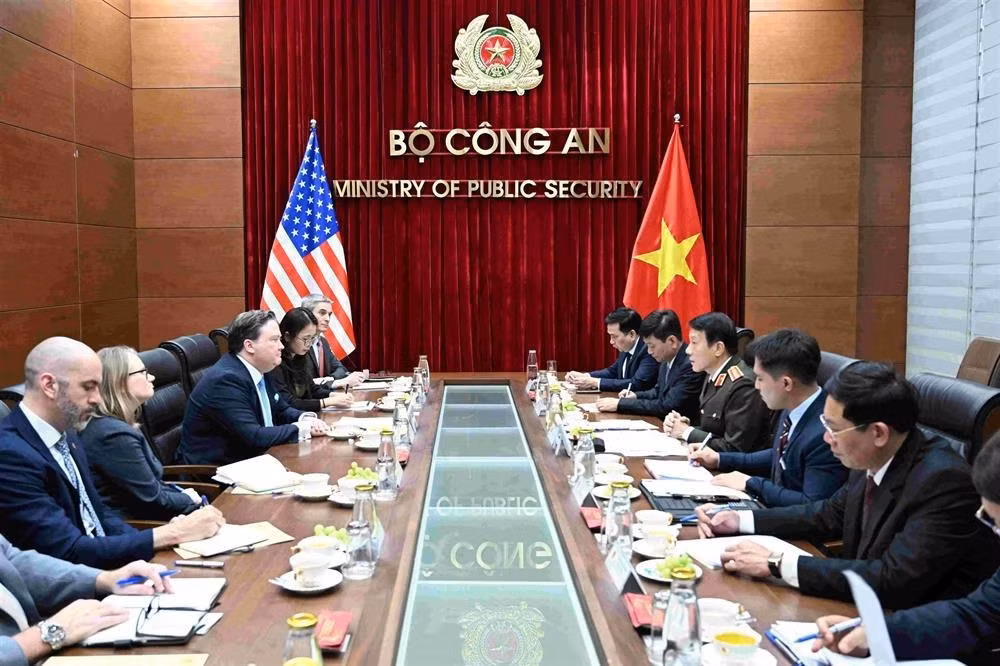 Minister Luong Tam Quang hosts U.S. Ambassador -0