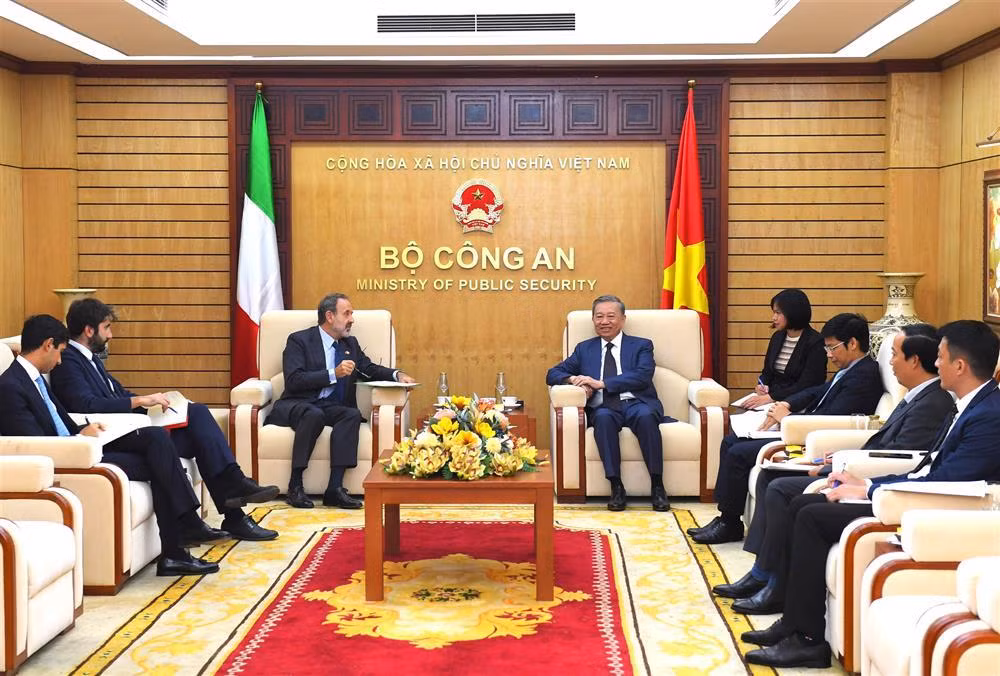 Newly accredicted Italian Ambassador visits Ministry of Public Security -0