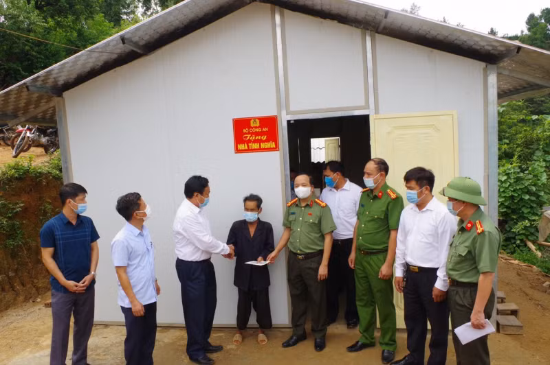 Housing project brings homes to poor people -0