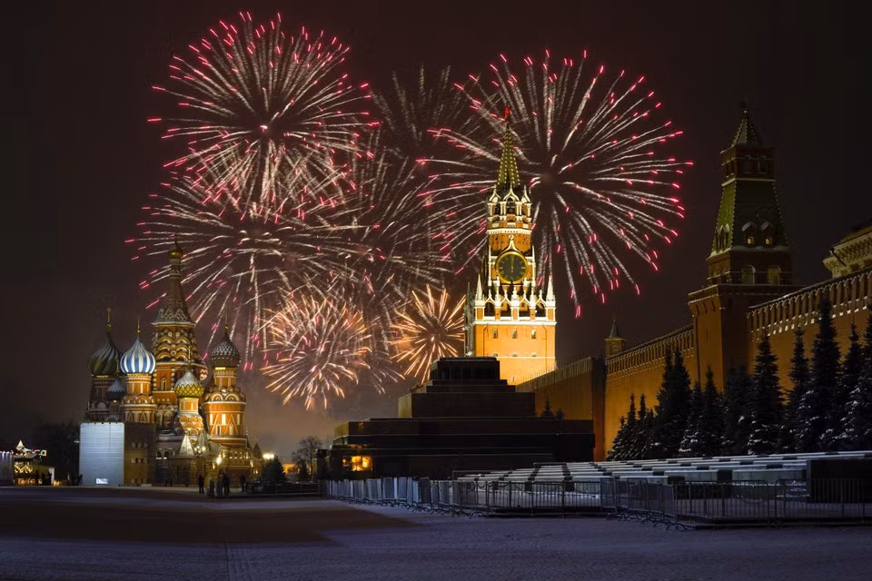 Omicron dampens worldwide New Year celebrations -0