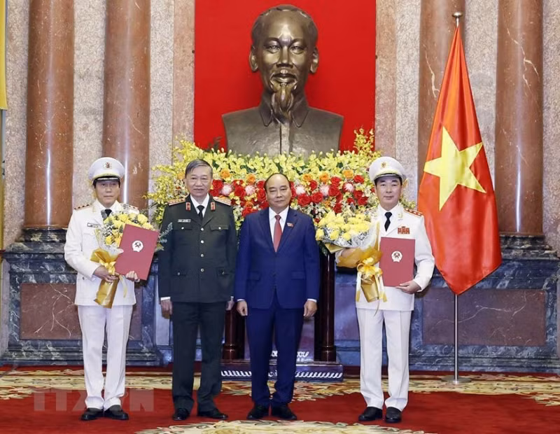 Two deputy ministers of public security promoted to Senior Lieutenant General -0