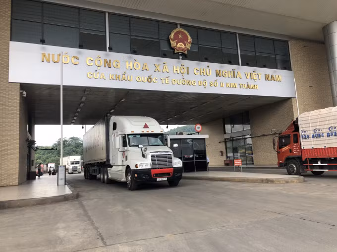 China reopens Lao Cai's border gate with Vietnam for fresh fruit imports -0