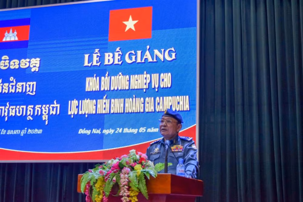 Security College I closes refresher course for Cambodian Royal Gendarmerie officers -0