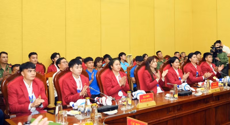Ministry of Public Security honors sports coaches and athletes participating in the 32nd SEA Games - 3