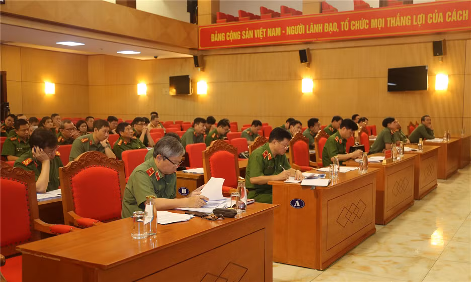 Ministry of Public Security drafting degree on amending previous decrees on the use of household registration books -0