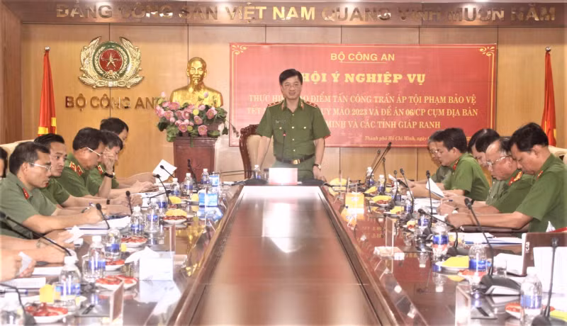 Police in Ho Chi Minh City and neighbohoods asked to ensure security and order -0