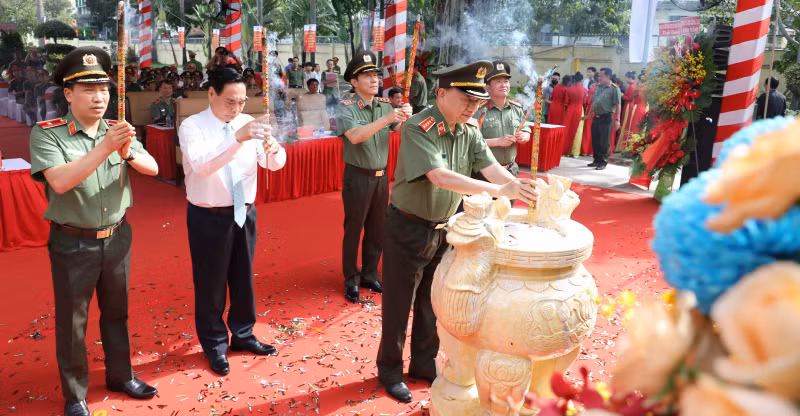 President Ho Chi Minh Monument unveiled in Southern branch of Ministry of Public Security -0