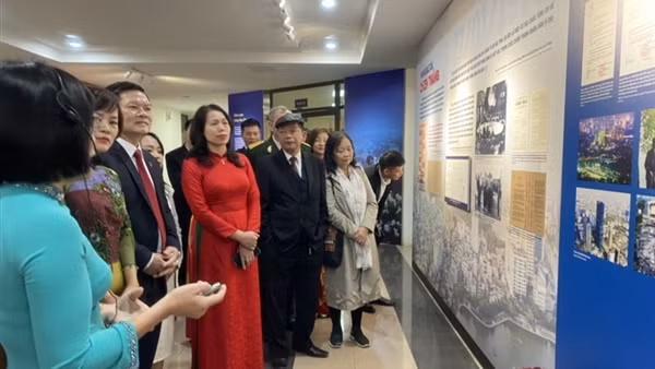 Exhibitions celebrate "Hanoi-Dien Bien Phu in the Air" victory ảnh 2