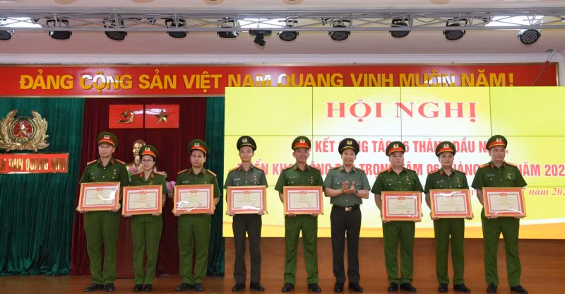Quang Ninh Police Department reviews results of implementing tasks - 1