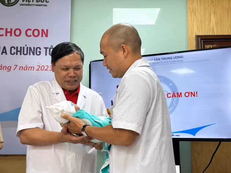Vietnamese doctors save 600-gram premature baby -0