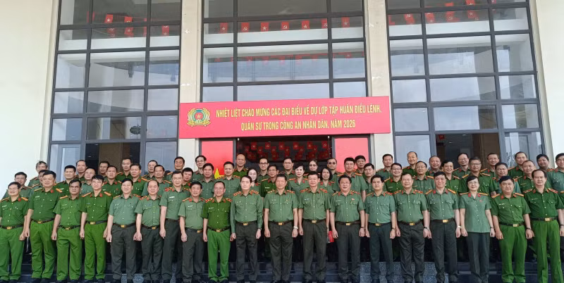 Ministry of Public Security launches training on regulations and military skills for senior leaders -0