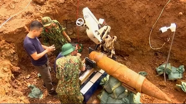 Wartime bomb safely disposed of in Quang Binh ảnh 2