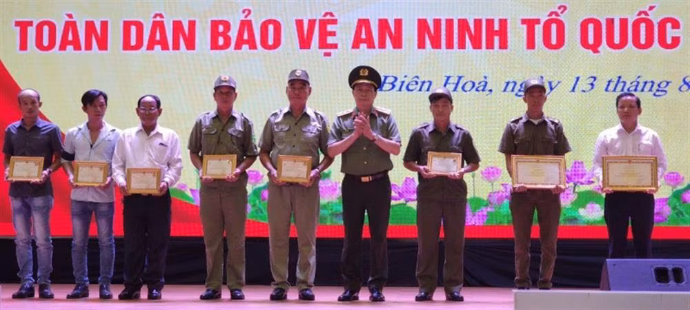 Deputy Minister Le Quoc Hung attends “All people protecting national security” Festival in Dong Nai -0