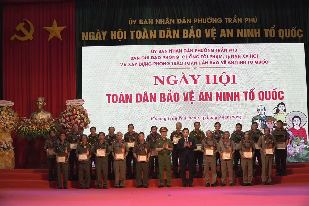 Deputy Minister Nguyen Ngoc Lam attends “All people protecting national security” Festival in Quang Ngai -0