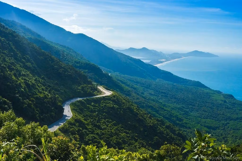 Lang Co - One of the world's most beautiful bays&nbsp; -0