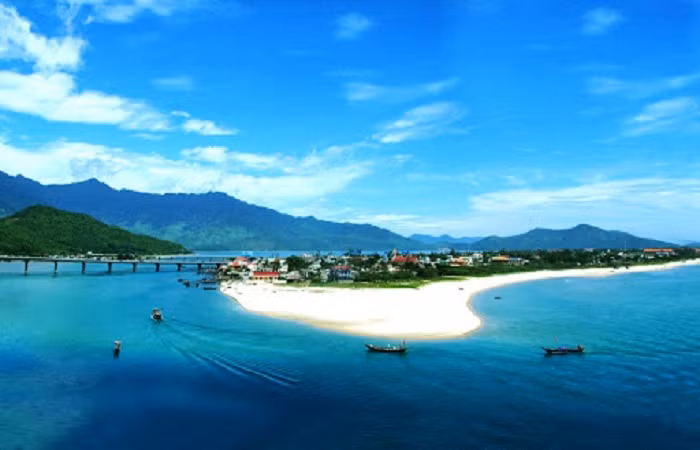 Lang Co - One of the world's most beautiful bays&nbsp; -0