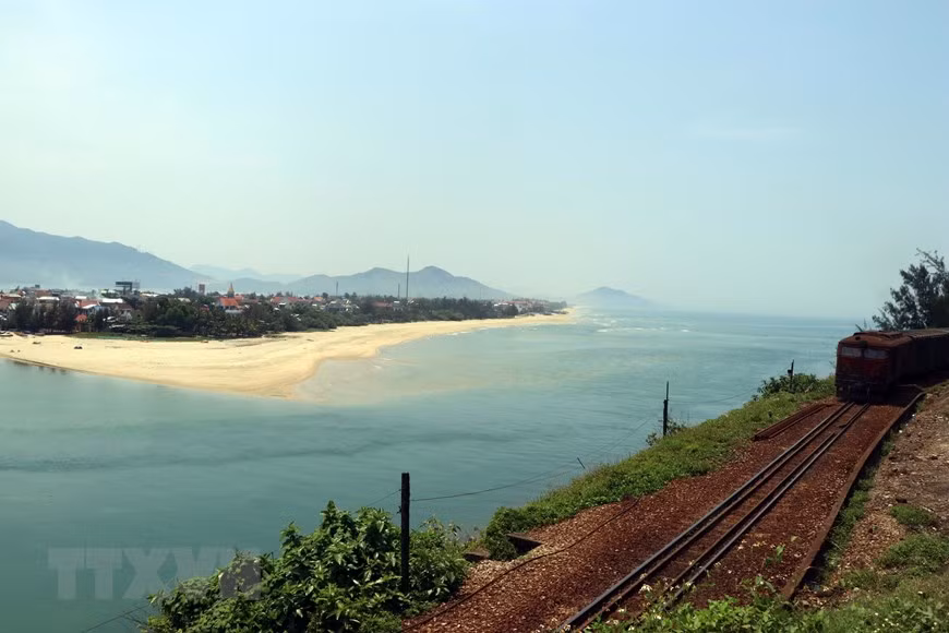 Lang Co - One of the world's most beautiful bays&nbsp; -1