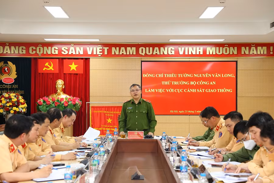 Major General Nguyen Van Long joins National Traffic Safety Committee -0