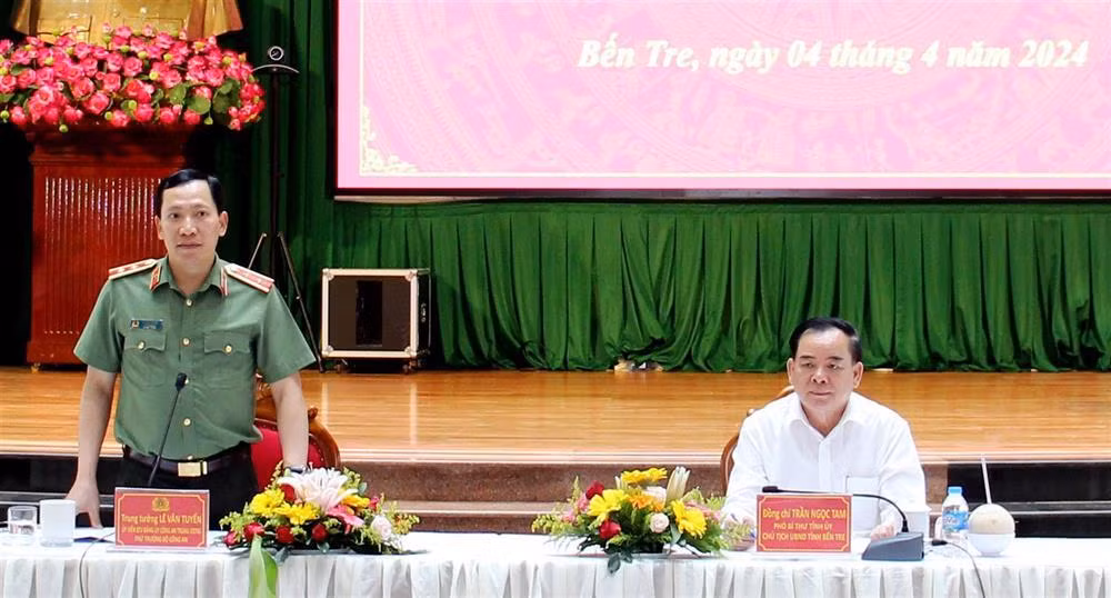 Deputy Minister Le Van Tuyen asks Ben Tre provincial police to step up the implementation of Resolution No.12 -0