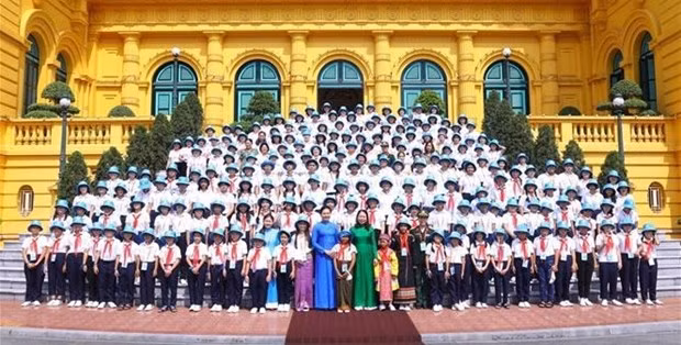 Vice President meets with delegates to Sunflower Summer Camp -0