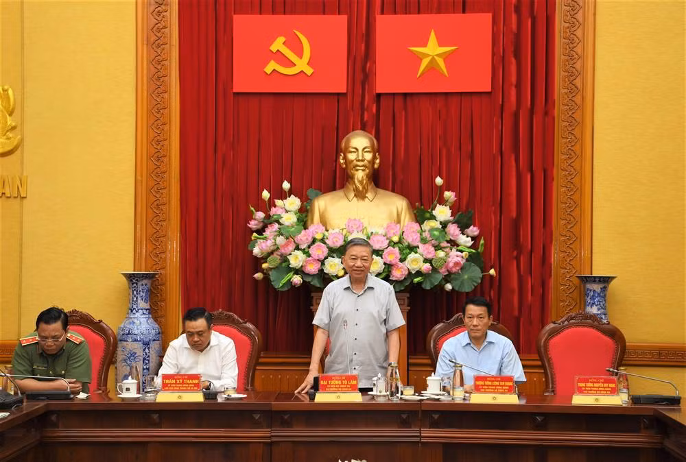Minister To Lam meets with Hanoi Police Football Club -0