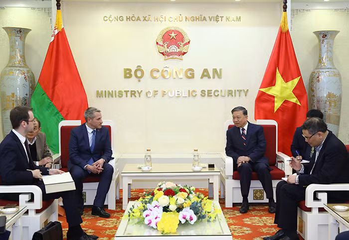 Minister To Lam receives incoming Belarusian Ambassador to Vietnam -0
