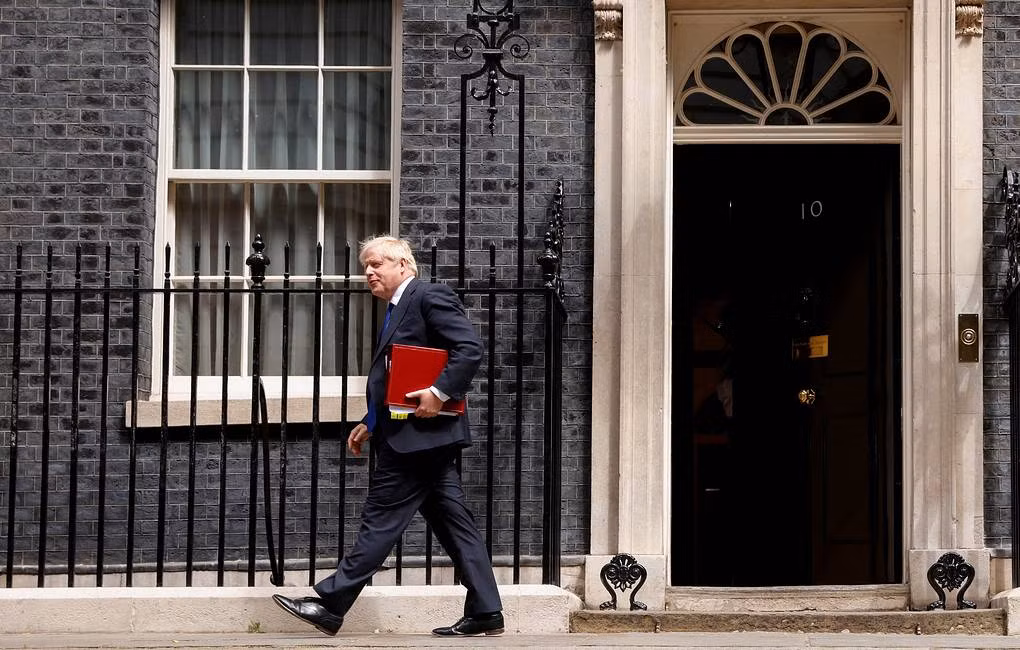 UK PM Johnson set to step down amid mass exodus by cabinet -0