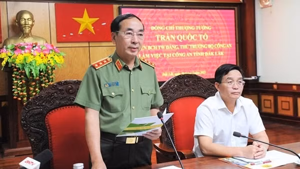 Deputy Minister Tran Quoc To attends opening of school year at School of Culture ảnh 5