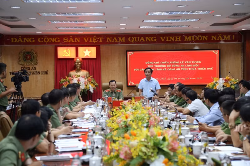 Deputy Minister Le Van Tuyen takes working trip to Thua Thien-Hue -0
