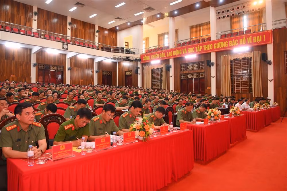Deputy Minister Tran Quoc To works with Lao Cai Provincial Police Department -0