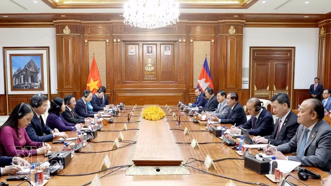 Senior Vietnamese Party official meets with Cambodian Party, Senate leader -0