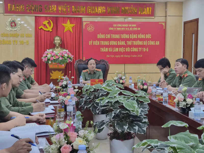 Deputy Minister Dang Hong Duc inspects 19-5 Company -0
