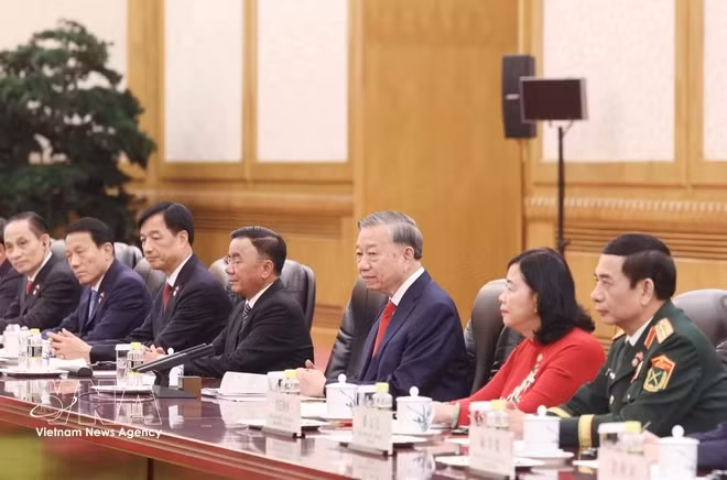 General Secretary and President of Vietnam holds talks with Chinese counterpart -0
