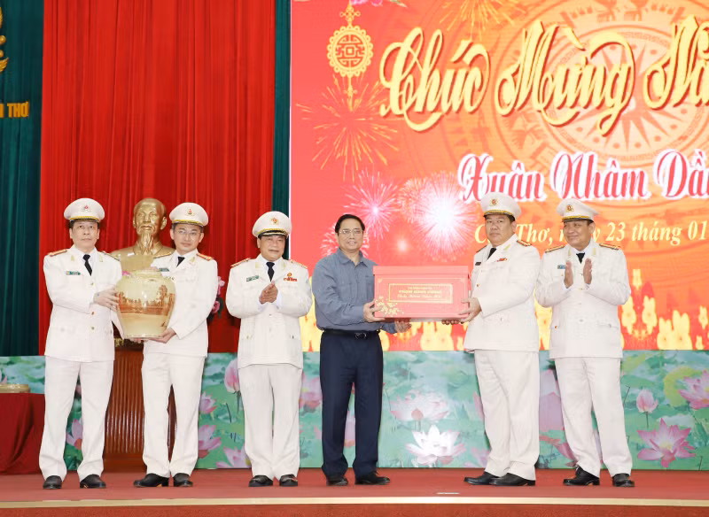 Prime Minister Pham Minh Chinh visits Can Tho police -0
